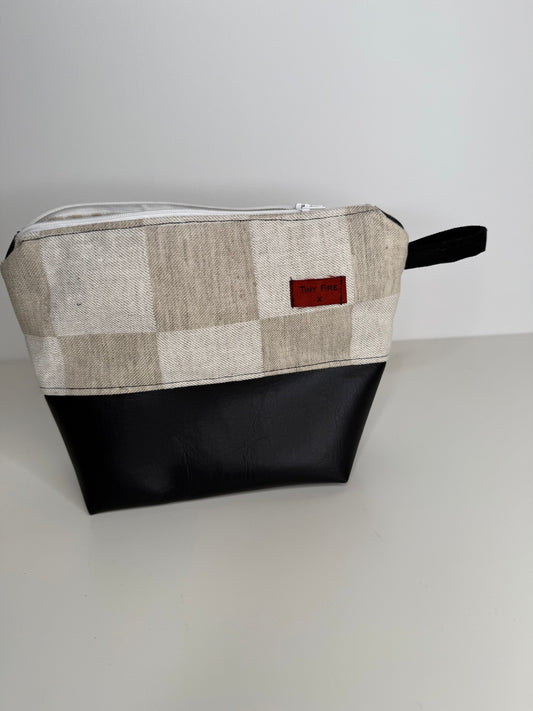 Zip Pouch- Checkers w Faux Leather bottom